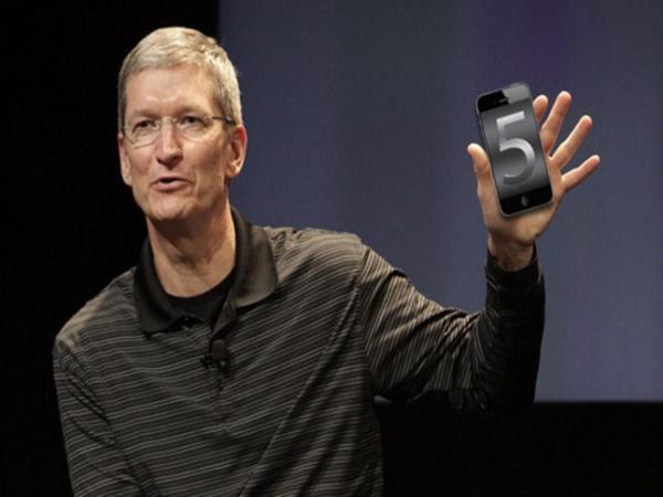 4. Ông Tim Cook - CEO Apple Vị giám đốc điều hành của Apple Tim Cook đã khiến mọi người phải nhắc đến mình nhiều hơn kể từ khi ông lên thay thế vị trí của "người hùng" công nghệ Steve Jobs đã qua đời. Với mức thu nhập 378 triệu USD trong năm 2011, tức là hơn 1 triệu USD/ngày, Tim Cook chính là vị CEO có thu nhập cao nhất nước Mỹ.